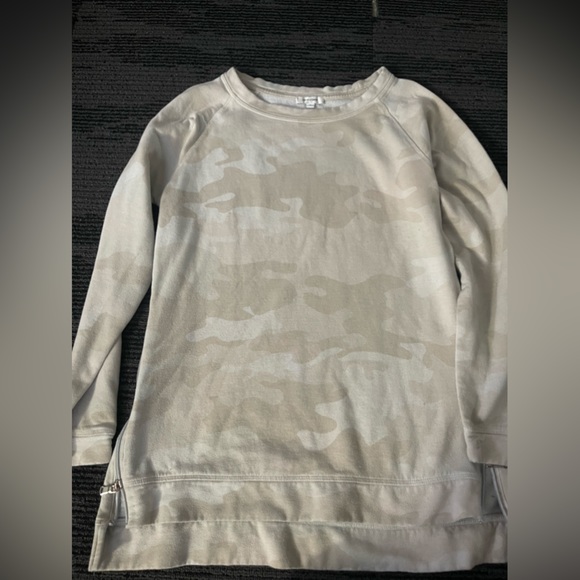 Stella and Dot Crewneck - Picture 2 of 2